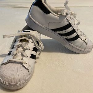 Adidas Superstar shoes cloud white in size 1 kids